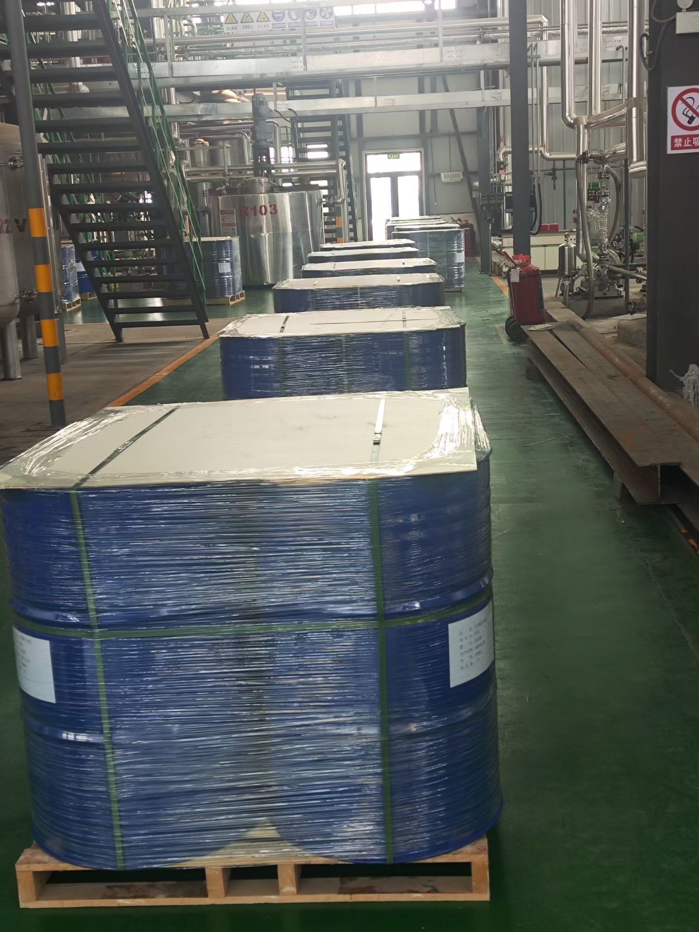 MCT oil 190 kg steel drums on pallet MCT oil 190 kg steel drums on pallet