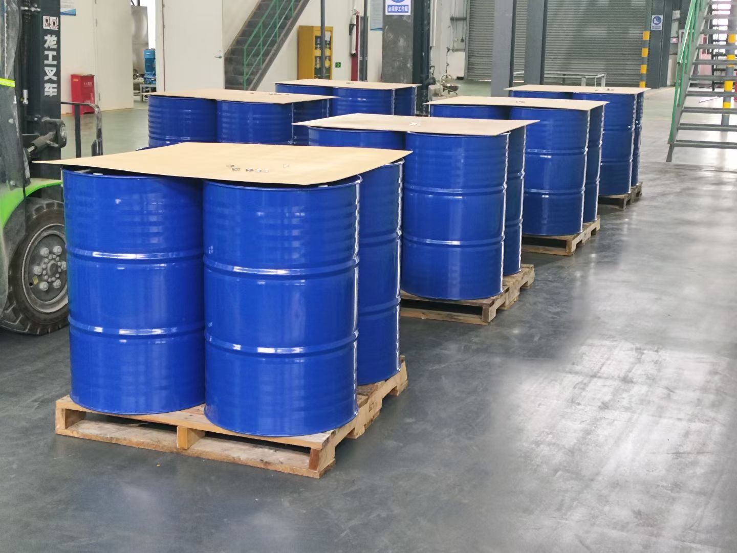 Forklift loading MCT oil drums for export Forklift loading MCT oil drums for export
